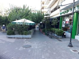 ΒΥΡΩΝΑΣ: Έπεσαν πρόστιμα σε επαγγελματίες και σταθμευμένα μηχανάκια στην πλ. Αγ. Λαζάρου