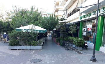 ΒΥΡΩΝΑΣ: Έπεσαν πρόστιμα σε επαγγελματίες και σταθμευμένα μηχανάκια στην πλ. Αγ. Λαζάρου