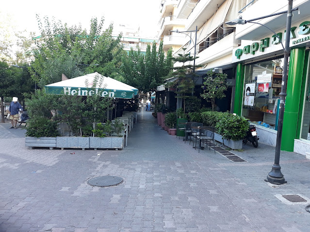 ΒΥΡΩΝΑΣ: Έπεσαν πρόστιμα σε επαγγελματίες και σταθμευμένα μηχανάκια στην πλ. Αγ. Λαζάρου 1