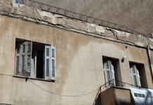 ΒΥΡΩΝΑΣ: Απειλή για την ασφάλεια των πεζών τα ετοιμόρροπα μπαλκόνια . Τι κάνει η δημοτική αρχή;