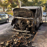 Καισαριανή: Στόχος εμπρηστών εταιρία διανομών – Κάηκαν φορτηγά και ΙΧ