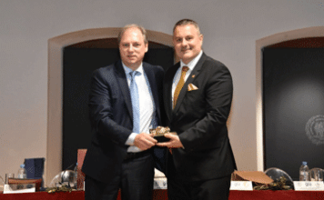 Υπογραφή Πρωτοκόλλου Αδελφοποίησης μεταξύ Δήμου Βύρωνα και Δήμου Ιεράς Πόλεως Μεσολογγίου